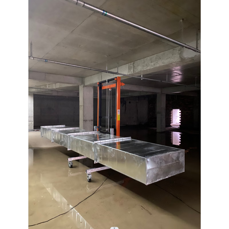 Fire pipe lift ventilation pipe installation lift electric lifting platform can be equipped with six-wheel 220v remote control. Height: 2.5 meters to 4.5 meters. Load capacity: 320KG