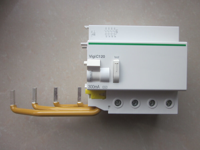 Schneider leakage protector C120HVIGI circuit breaker 380V three-phase four-wire 300MA switch 4P100A 80A 4p