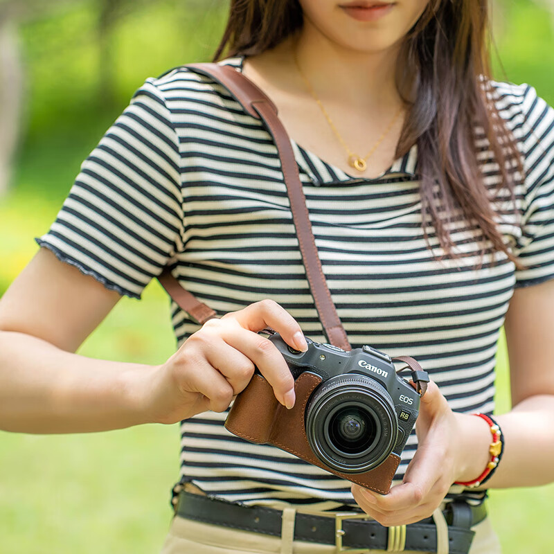 Photographer Canon R8 leather protective case r50v camera bag r5R6 second generation leather case R52r6 base R50 protective case rp leather accessories shelv first layer cowhide