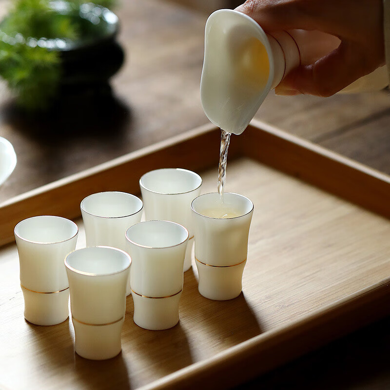 White porcelain ceramic wine set, flask, small wine cup, clear wine glass, drinking glass, white wine cup, wine divider, companion gift box, Huachu white porcelain wine set, gift box