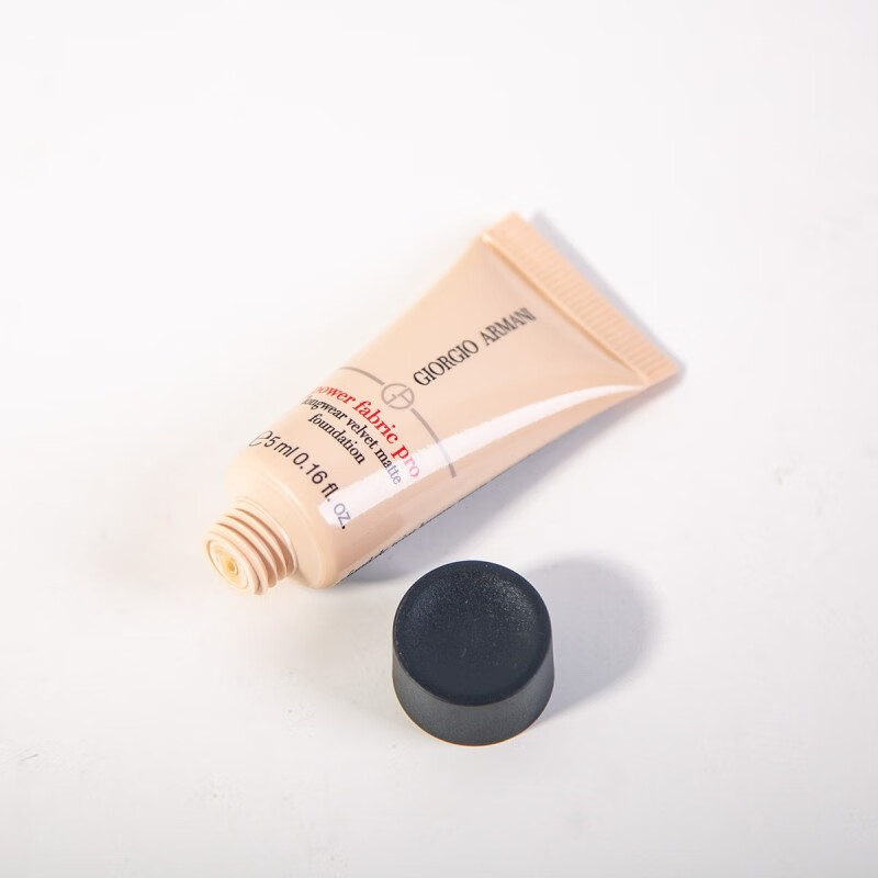 Armani's new upgraded power PRO liquid foundation 1.6 concealer, long-lasting, lightweight 5ml, on clearance