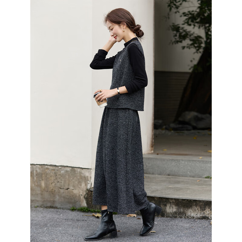 Fanximan old money style suit for women winter new style knitted round neck vest half length skirt two-piece set black gray M