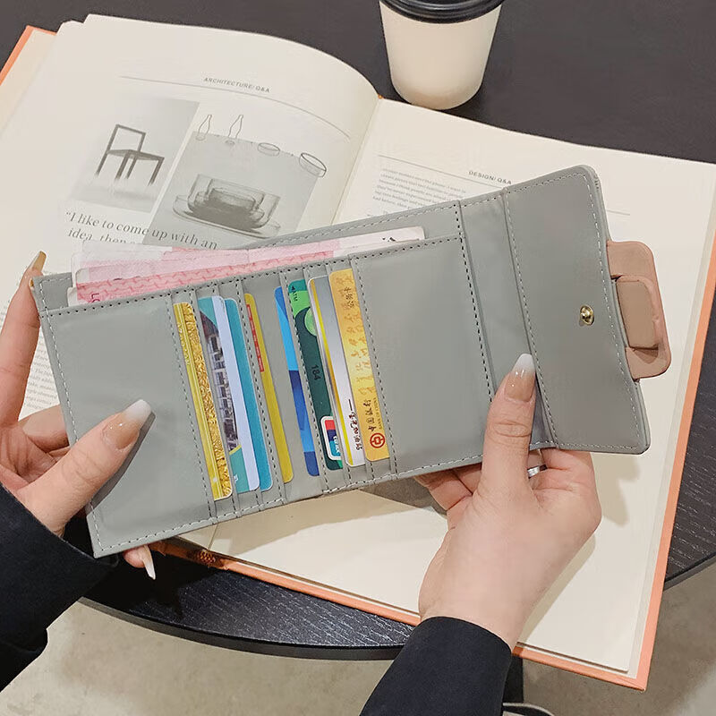 Kangaroo wallet women's short 2025 new style high-looking ins niche design foreign fashion multi-card slot folding coin purse black