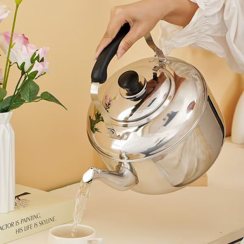 Stainless steel whistling kettle, whistling kettle, large capacity kettle, household gas induction cooker, coal-burning stove, general purpose, holds about 7.2 catties of water, comes with cleaning cloth + descaling agent 4L