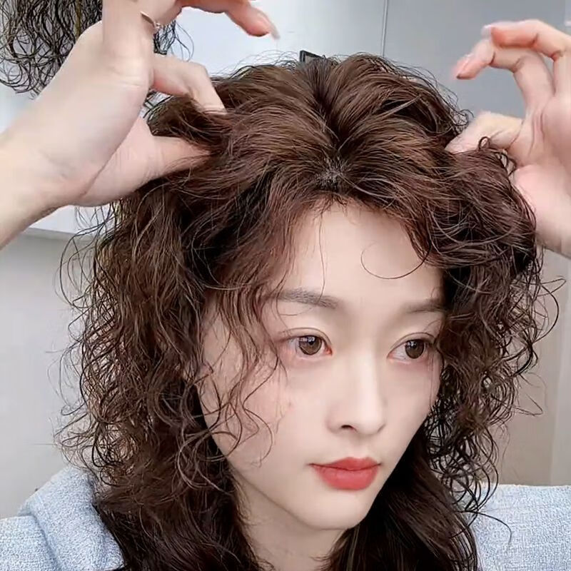 Tangni's top-of-the-head replacement wig for small curly hair, medium-parted wig for women to cover white hair and increase hair volume, fluffy wool curly replacement wig, nano ice mesh 11*13, brown and black 25cm