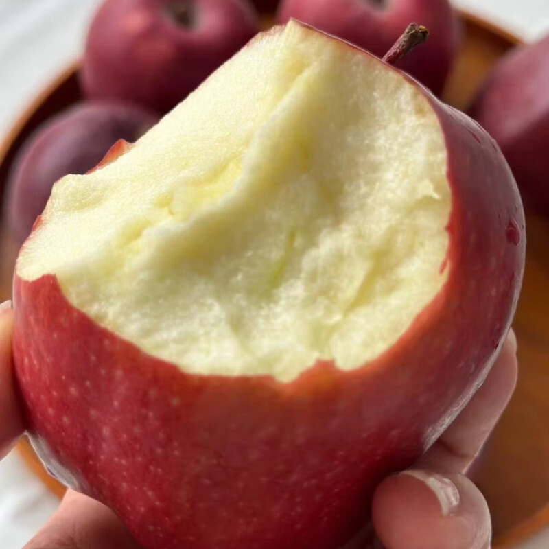 Fresh Huaniu Apple, produced in Tianshui, Gansu Province at a high altitude, for hair straightening. Sufficient moisture, suitable for all ages, healthy and fragrant. Nine-pound package, 85mm (inclusive)-90mm (inclusive)