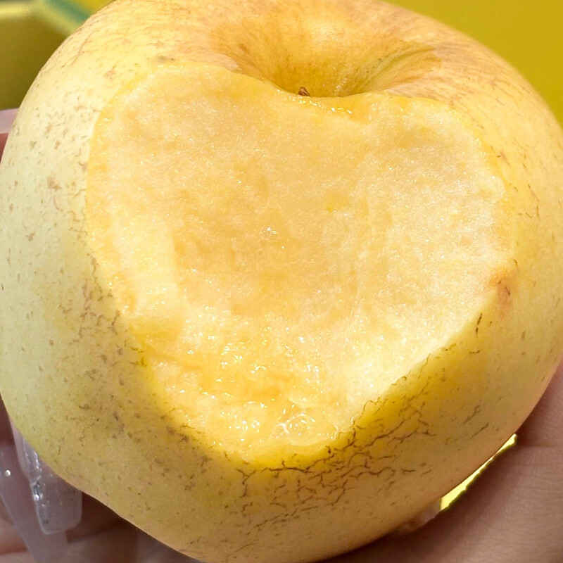 Organic Venus Red Fuji seasonal fruit fresh farm straight hair unwaxed Spring Festival gifts organic Venus apple 60-70mm (about 3 pounds of baby fruit)