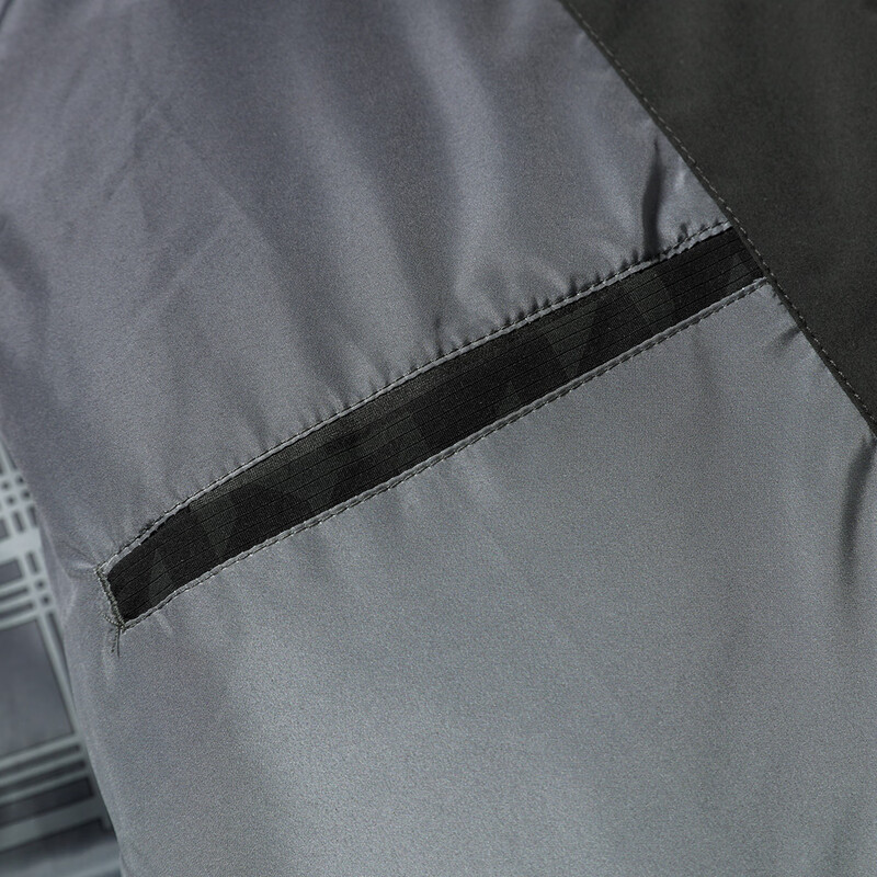 Flying in the Snow Down Jacket Men's Short Hooded Fashionable Color Block Printed 90 Fleece Thickened Warm Commuting Down Jacket