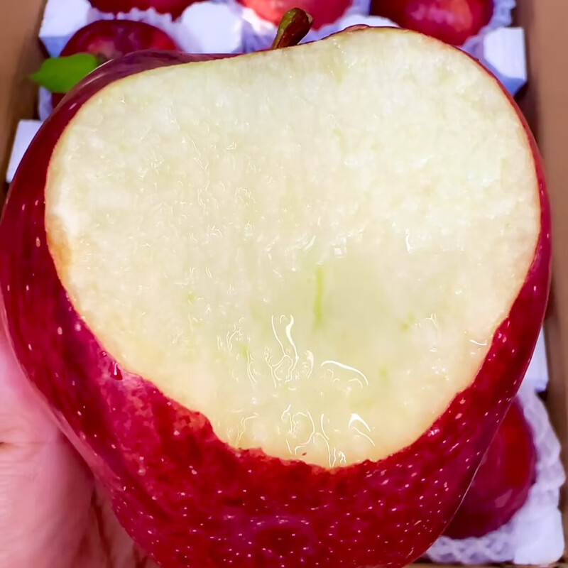 Fresh Huaniu Apple, produced in Tianshui, Gansu Province at a high altitude, for hair straightening. Sufficient moisture, suitable for all ages, healthy and fragrant. Nine-pound package, 85mm (inclusive)-90mm (inclusive)