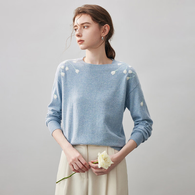 Kemenboca 2025 autumn and winter new style fresh embroidered cashmere sweater women's round neck sweater loose bottoming sweater Dream Blue M