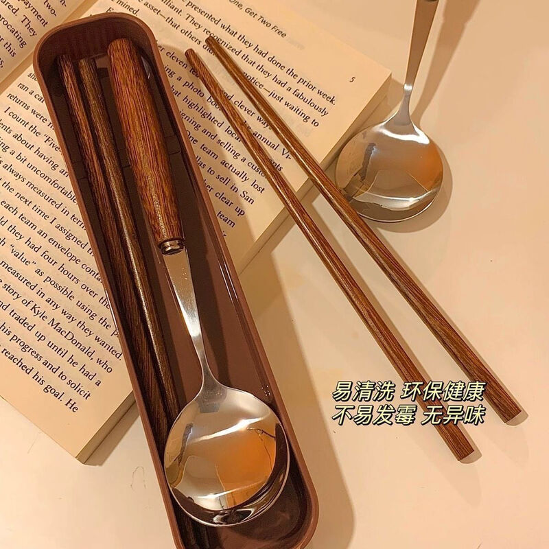 Oyuge caramel-colored chicken wing wood-like cylindrical wooden handle chopsticks and spoons, bring your own tableware set for students when going out, chicken wing wood tableware comes with a box spoon + fork + chopsticks