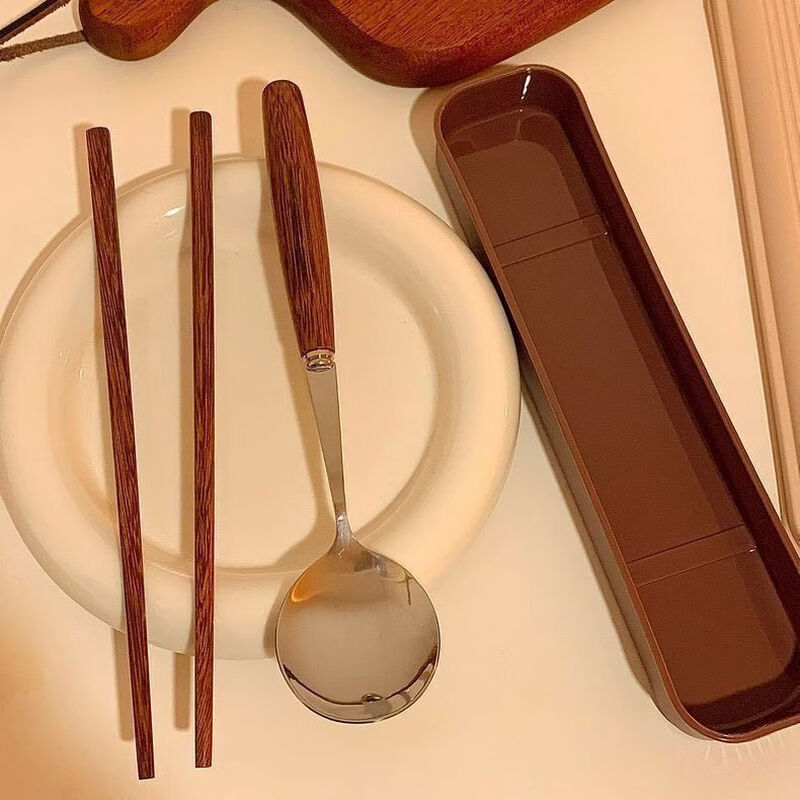 Oyuge caramel-colored chicken wing wood-like cylindrical wooden handle chopsticks and spoons, bring your own tableware set for students when going out, chicken wing wood tableware comes with a box spoon + fork + chopsticks