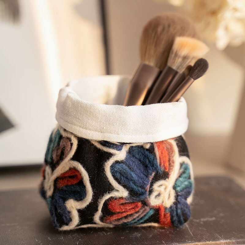 Fantasy three-dimensional tissue box living room tissue box tissue cover tissue bag tissue storage box embroidery + fire tree silver flower + yellow and black