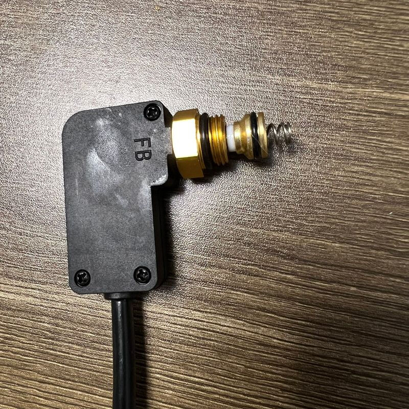 Install pump head accessories, shut down the gun, micro switch, high pressure car washing machine type water pump, fully automatic cleaning machine, assemble micro switch, manufacturer letter ZY