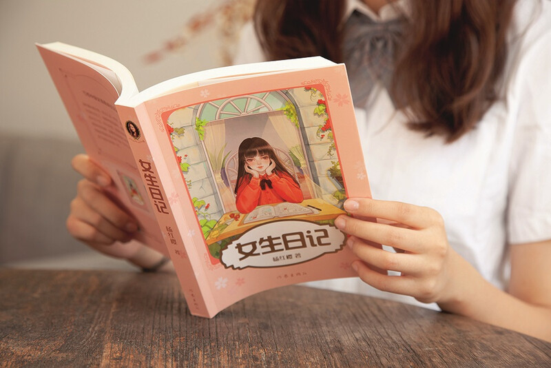 Diary of a Girl (new edition, a masterpiece by Hans Christian Andersen Award-nominated writer Yang Hongying, which directly faces the problems of adolescent girls and guides them to spend their sensitive and important time smoothly) Extracurricular Reading Reading Extracurricular Books