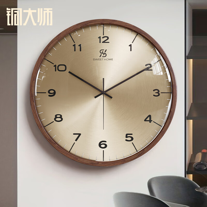 Copper Master 2025 new walnut solid wood wall clock light luxury high-end atmospheric wall clock living room restaurant home quartz clock 40CM-aluminum gold surface-silent movement