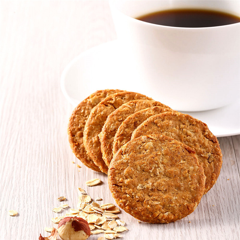 Ma Qixinxin Malaysia imported hazelnut oatmeal biscuits casual snacks whole grain meal replacement food 208g independent small bag