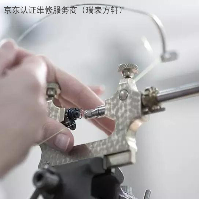 Famous watch repairer, Longines watch repair and maintenance service, battery replacement, strap repair, movement grinding and polishing, replacement of original round flat sapphire watch mirror