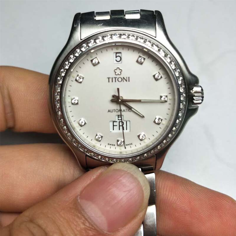 Famous watch repairer Titoni watch mail-in repair repair and maintenance Watches and watches repair and replacement parts Case polishing and polishing