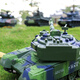 DWI Fernbedienung kontrollierter Panzerauto kann Crawler-Waffen-firmenfeuer ferngesteuertes Auto Kinderspielzeug 6-10 Jahre gegen 28 cm [aggressiver Tank + rotierender Turm] Gelb [große Kapazität Doppelladung] Einmalige elektrische Akkulaufzeit von 2 Stunden