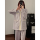 Pyjamas de fleurs violettes Elin Taro Light pour filles avec coton avec coussinets à la poitrine au printemps et automne, nouveau cardigan à manches longues pantalons de vêtements à la maison 9923 # Lettres à col