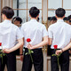 Xinhan Groomsmen's bester Anzug Brüder Anzug Hersteller Sommer langärmeliges Hemdanzug großer Bräutigam-Hemd weißes Hochzeitskleid langärmelig