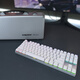 Cherry Cherry MX8.2TKL Wireless Mechanical Keyboard Bluetooth à trois modes de bureau en alliage E-Sports 87 Clé à trois modes de rouge blanc