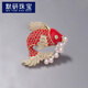Moyan (MOYAN) Chinese style lucky koi brooch with surplus every year, pearl corsage, national trend, creative and personalized carp brooch, gold A16-309