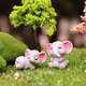 Cartoon Baby Elefant Ornamente süße Cartoon Baby Elefant Elefant Model Blindbox Spielzeug Desktop Mini Simulation Tiersitzung Süßes Baby Elefant (einfaches Outfit