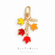 Suntomoon Japaner handgefertigt farbenfrohe Ahornblattschlüsselketten-Gradienten-Waldfeder und Herbst Bestie Bag Anhänger Literarische frische Geschenkfarbe Ahornblatt-Kette