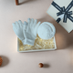 Vierköpfiger Set von Hut-, Handschuhen, Schal, warm und samtiger Ohrschützer für Männer und Frauen, verdickte Herbst- und Wintergeschenke, weiß