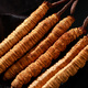 Cordyceps de Mountain Cordyceps Sinensis sélectionné de haute qualité, propre et lyophilisé Cordyceps dodyceps et ininterrompu Boîte-cadeau du Nouvel An 3-5 pièces / gramme