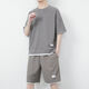 Ropa Fa Xiaoji, camiseta de manga corta de seda helada de verano para hombres, traje casual de dos piezas falso deportivo de manga corta para hombres, traje para hombres con un atractivo color sólido de media manga gris albaricoque (traje X3880) xs 30Jin Jin equivale a 0,5 kg