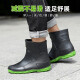 Botas de lluvia de fútbol botas de lluvia para hombres zapatos de agua para hombres tubos mediados de los zapatos impermeables para el agua de los adultos botas de agua de agua zapatillas de goma de moda botas de agua