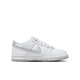 NikeOutlets Nike Dunk Low (GS) Zapatillas de tablero de deportes para niños grandes Dh9765 004 Blanco Gold/Blanco/Gris frío/Luz transparente Azul 35.5