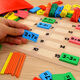 Katia Early Education Children's Number Operation Lernen Mathematikunterricht AIDS Baby Power Kinder Versammlungsgebäude Blocks Jungen und Mädchen Spielzeug frühe Bildung Lernbausteine ​​[mit 100 arithmetischen Stöcken]