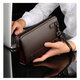 Cool Kangaroo 2023 Mot de passe Lock Hands Sac à main Texture en cuir véritable de grande capacité Sac d'embrayage décontracté en cuir de grande capacité Soft Casched Business à la mode (avec ceinture portative)