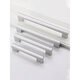 Mango de aluminio de espacio mate moderno y simple Mango de 1 metro Cajero europeo Manejo de la puerta del gabinete Manejo alargado de estilo americano Distancia de 672 mm