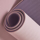 Halten Sie die Dehnungsmatte Yogamatte, zweifarbige, dicke, verlängerte Fitnessmatte, Slip-Yoga-Sprungmatte TPE 12801 Klassischer 61 cm dunkelgrau/silbergrau-7mm halten