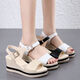 Spechtleder-Leder bequeme Keilsandalen für Frauen 2025 Sommer neuer Schwammkuchen dicker Sohle vielseitiger Außenverschleiß Anti-Rutsch-Sandalen mittleren Alters mittlerer Alters beige [Boutique Frauenschuhe] 36