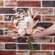 Liebe hat bereits Süßigkeiten, handgehaltene Blumen, simulierte Blumen, falsche Blumen, Blumensträuße, Plastikblumen, Wohnzimmerschmuck, Esstischdekoration, Regenbogenschuppenstrauß gestellt