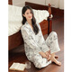 Pajamas estampados de solapa de manga larga de seda yamulan para mujeres en primavera y otoño nuevo estilo para ropa para al aire libre juego de ropa para el hogar estilo otoño 9854# tinta negra m