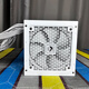Yichenyu Xuanwu 500Kill bewertet 500 W Spitze 700 W DC-DC-Super-Core-Last-Netzteil 80PLUS White-Label-zertifiziertes Staub-Regen-DIY-Panzer-Attentäter-Desktop-Computer-Netzteil Xuanwu 500 K weißes White-Label-Spitzen-700 W mit Wechselstromleitung