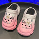 Zapatos de agujero de niñas lingli fuera del verano 2025 nuevas zapatillas de moda para niños de la playa de la playa de la planta mediana sandalias de la suela suave de los niños rosa 24