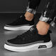 Chaussures masculines 2025 Spring Nouvelles chaussures en toile respirante Chaussures plates polyvalentes à la mode