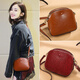 Cosmickindred Light Luxury Marque Mother Retro Retro Women's Bag Niche French French Nouveau sac d'épalas polyvalent en cuir souple oblique Sac de coquille tendance Couleur de caramel