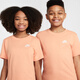 Nike (Nike) Camisetas oficiales de niños y niñas Big Children's para Autumn Pure Cotton Casual Classic Bordery Cotton FZ5177 844 Apricot Harina 160 XL