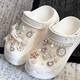 Accesorios de zapatos de cueva de Ouyin Flores Flores de bricolaje Accesorios decorativos Zapatos para mujeres Joyas de diálogo Rhinestone Hebillas de zapatos extraíbles [Zhiwanzhuhua] Accesorios de zapatos (excluyendo zapatos) Incluye 14 piezas de accesorios + cadenas de perlas + cadenas de diamantes + cintas