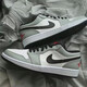 Air de pura pura yuan de Clenience Qiao1 AJ1 zapatillas de baloncesto de alto nivel AJ Midnight Blue Low Ash Men's Board Zapatos AJ1 Black-Black Red Toe Nike 42