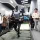 Dolphin Robot Nanny Intelligence artificielle AI Education Research Humanoid Robot College Exhibition Exhibition Exhibition Exhibition Exhibition Hall ouvre la performance marketing Dancing Wellow Rental Rental Version améliorée patient accompagnant la petite amie de robot intelligent